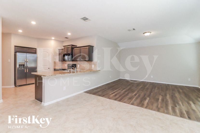 704 Walls Blvd - Photo 4 of 15