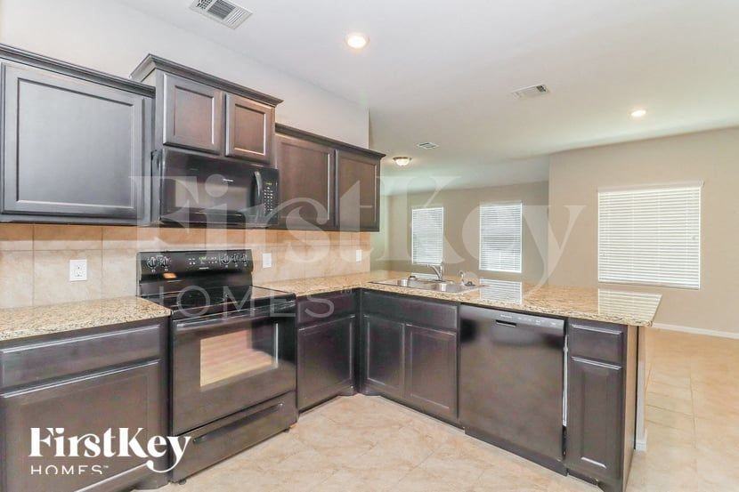 704 Walls Blvd - Photo 5 of 15