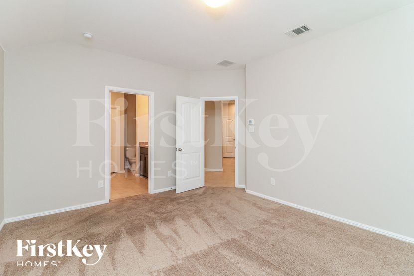 704 Walls Blvd - Photo 7 of 15