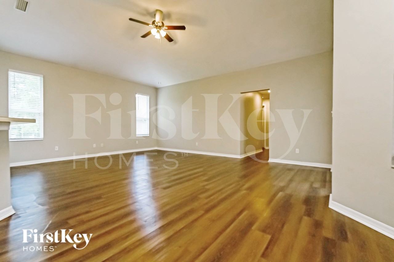 4413 Winding River Dr - Photo 3 of 16