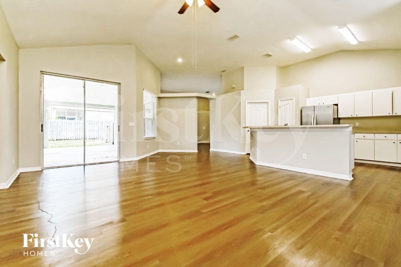 4413 Winding River Dr - Photo 4 of 16