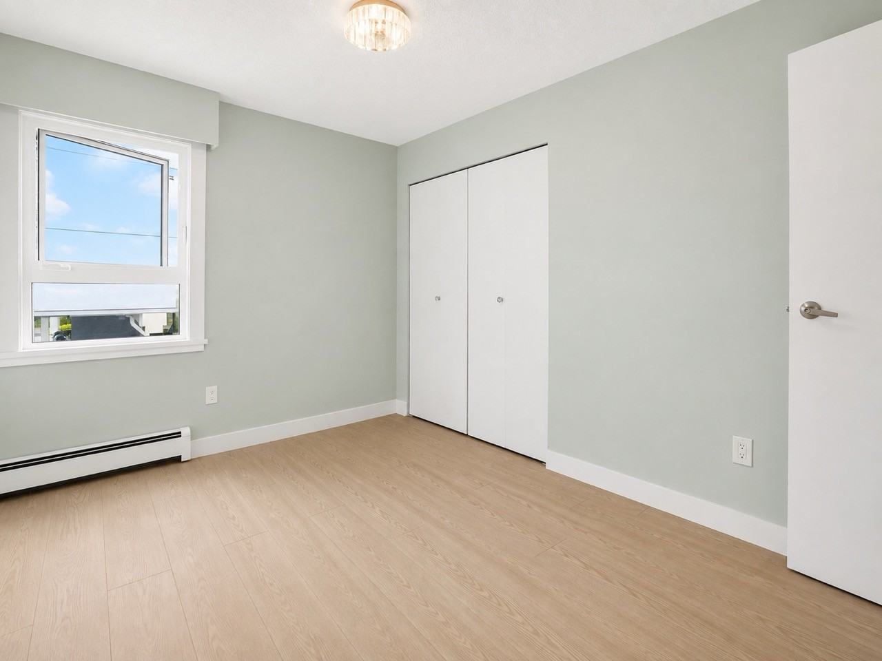 1340 Duchess Ave - Photo 6 of 9