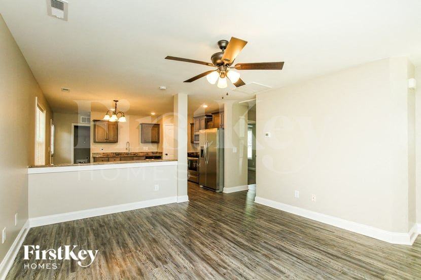 96 Peachtree Ave Nw - Photo 4 of 15