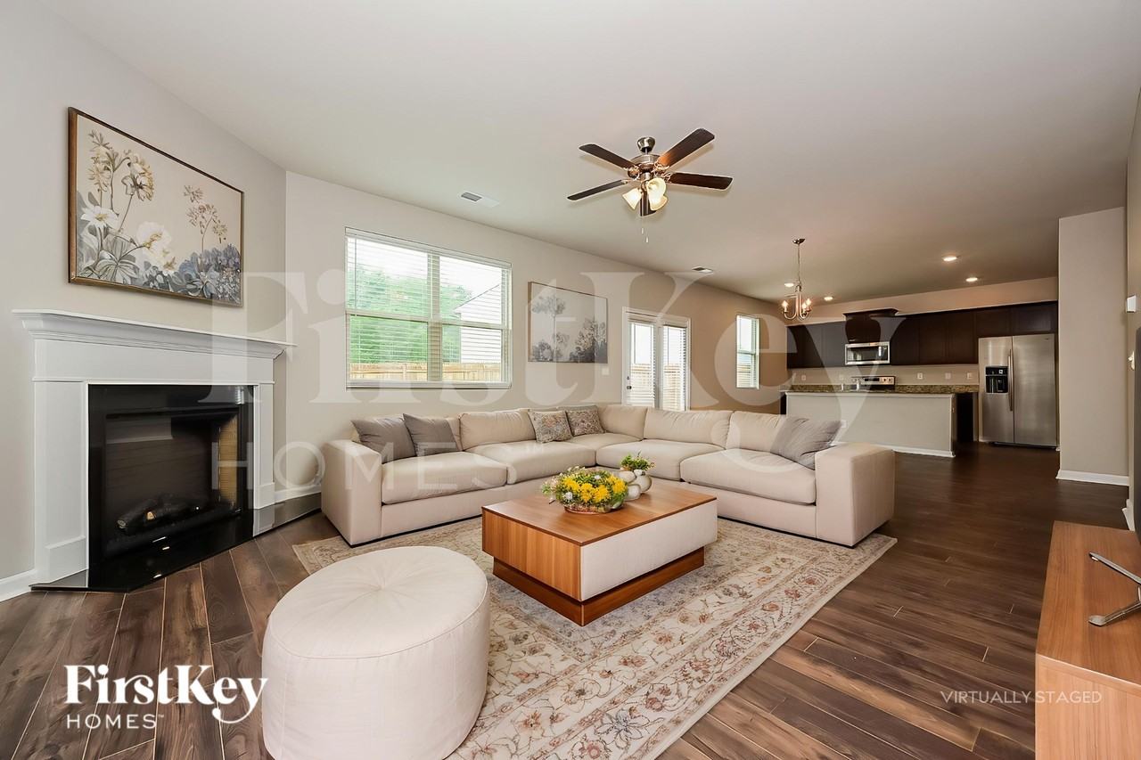 1500 Denver Way - Photo 3 of 18