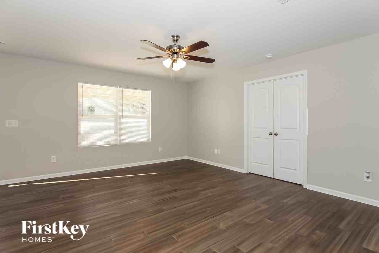 1544 Pecan Ln - Photo 3 of 15