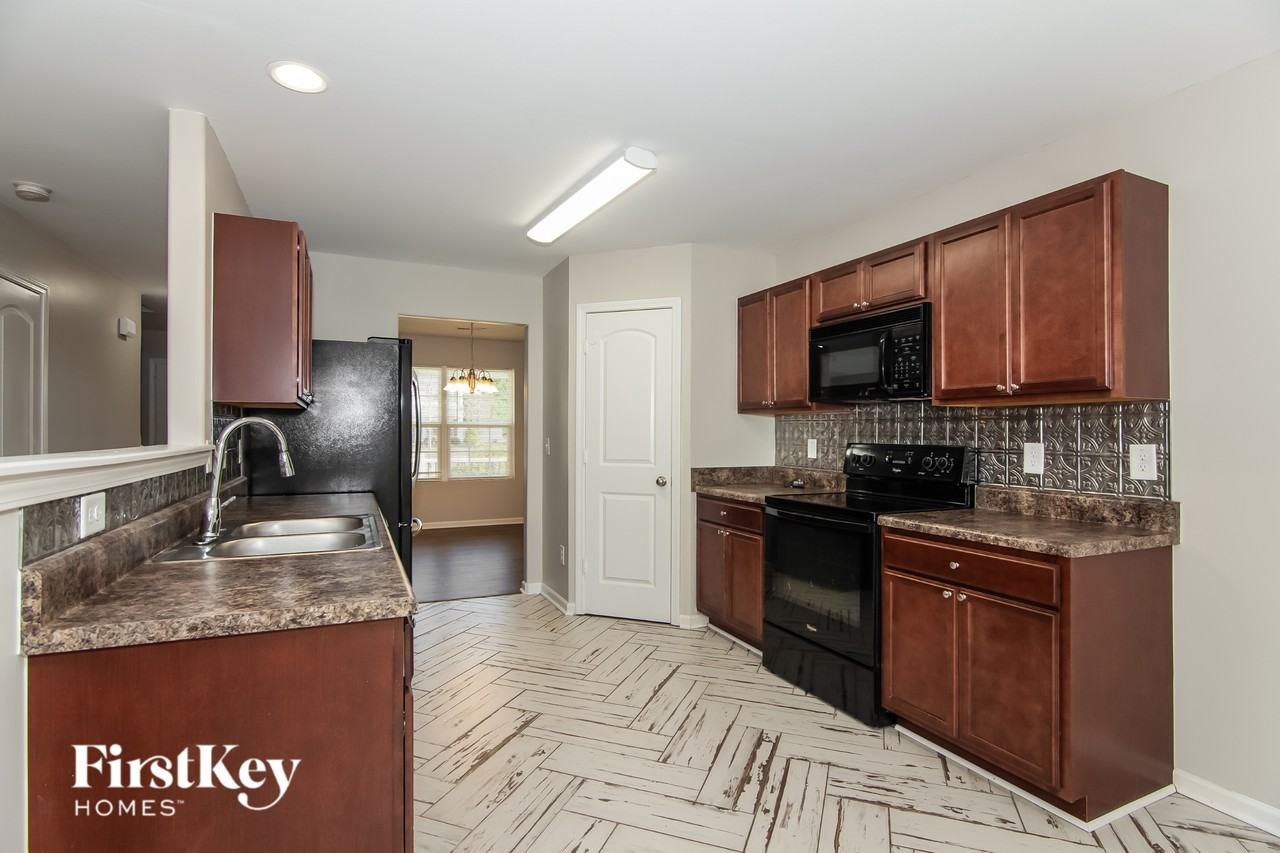 1544 Pecan Ln - Photo 6 of 15
