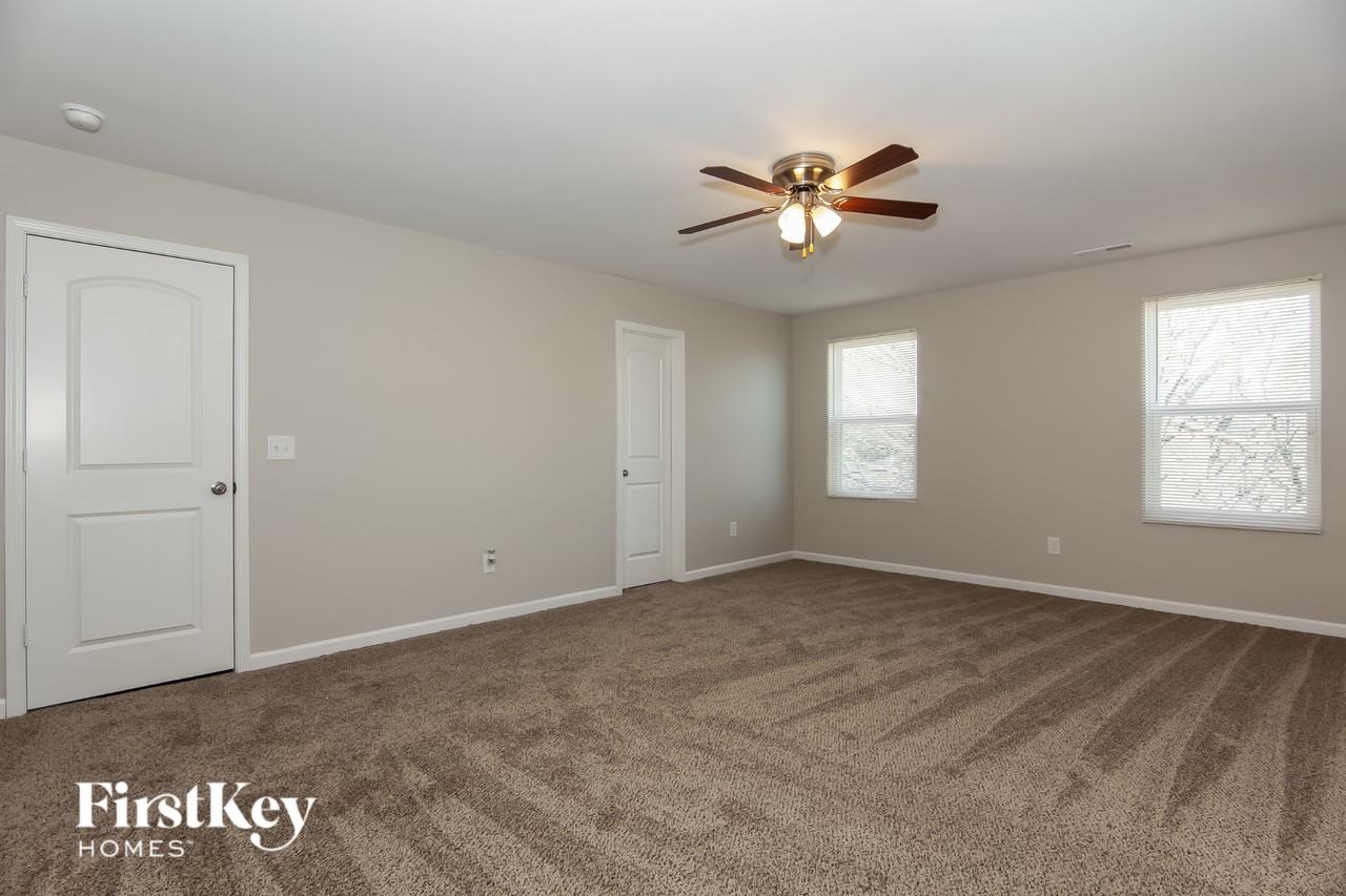 1544 Pecan Ln - Photo 7 of 15