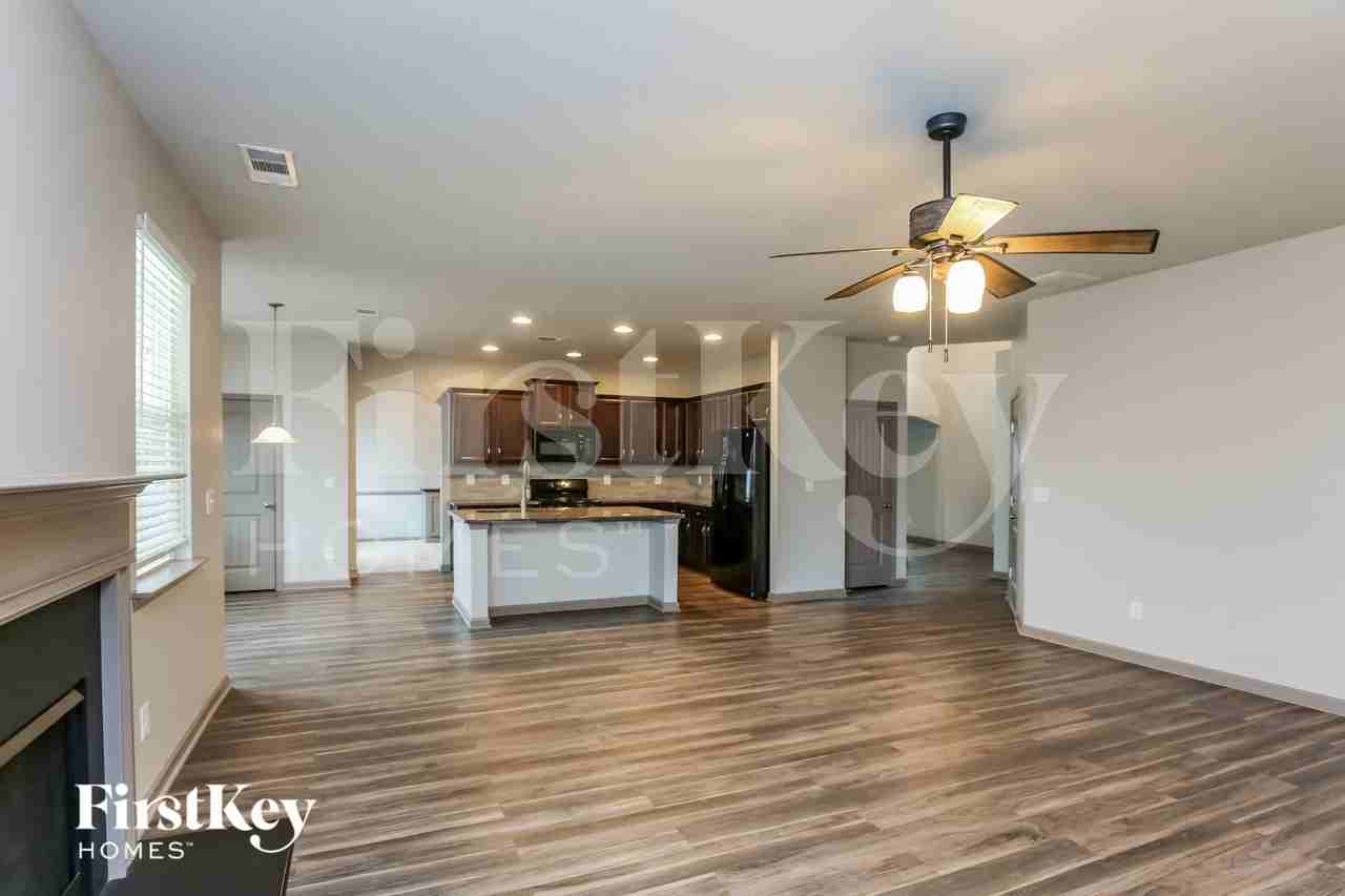 270 Freedom Pkwy - Photo 2 of 15