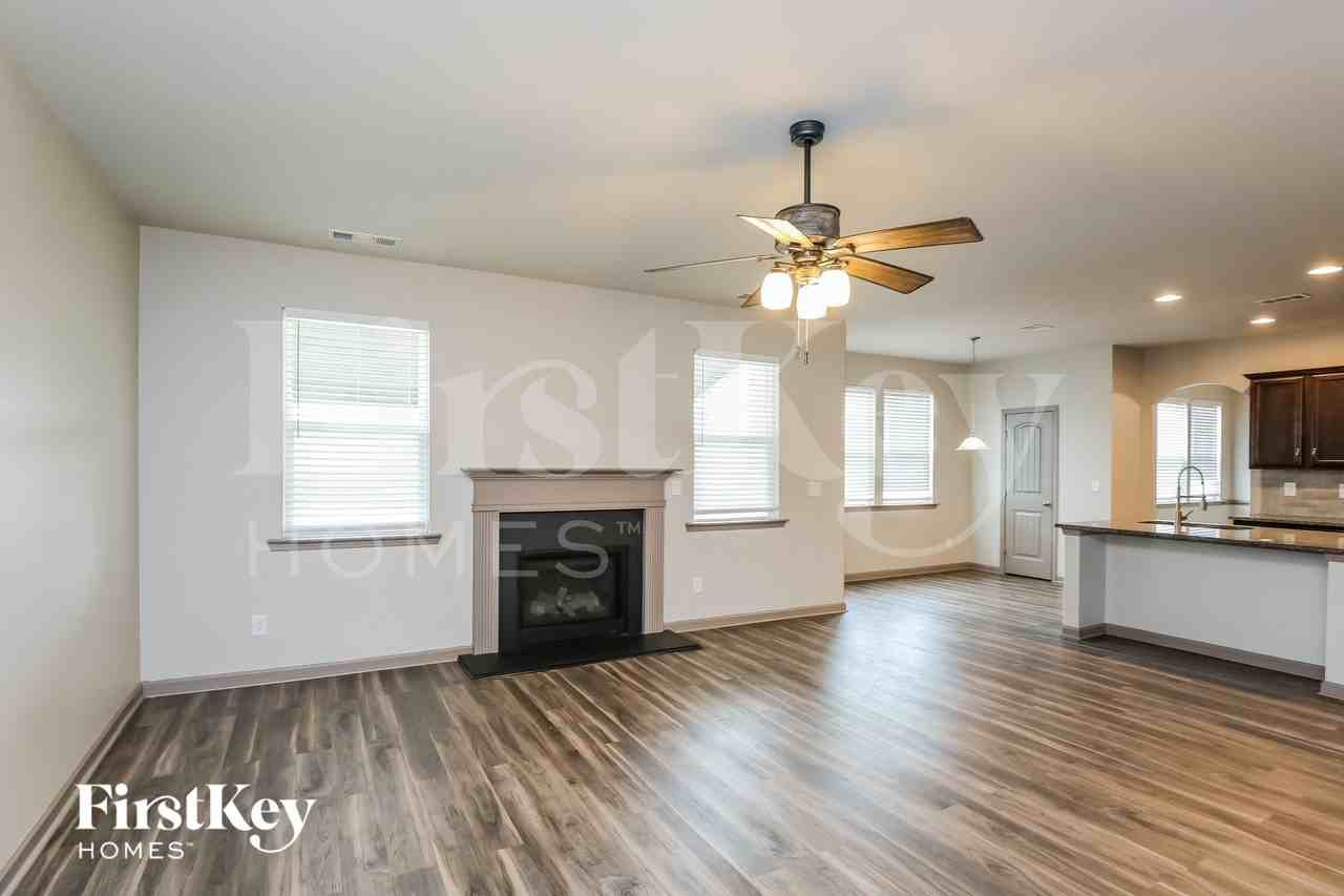 270 Freedom Pkwy - Photo 3 of 15