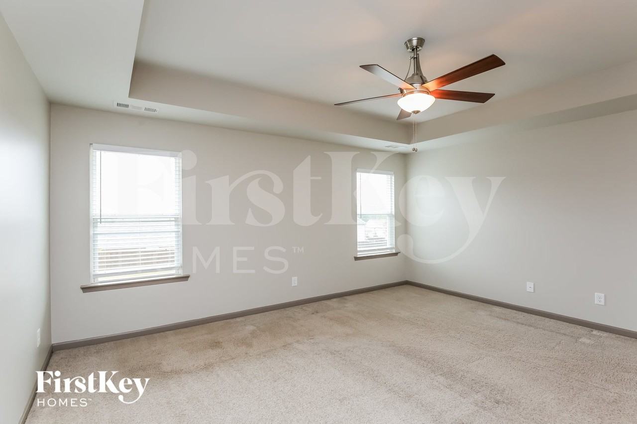 270 Freedom Pkwy - Photo 6 of 15