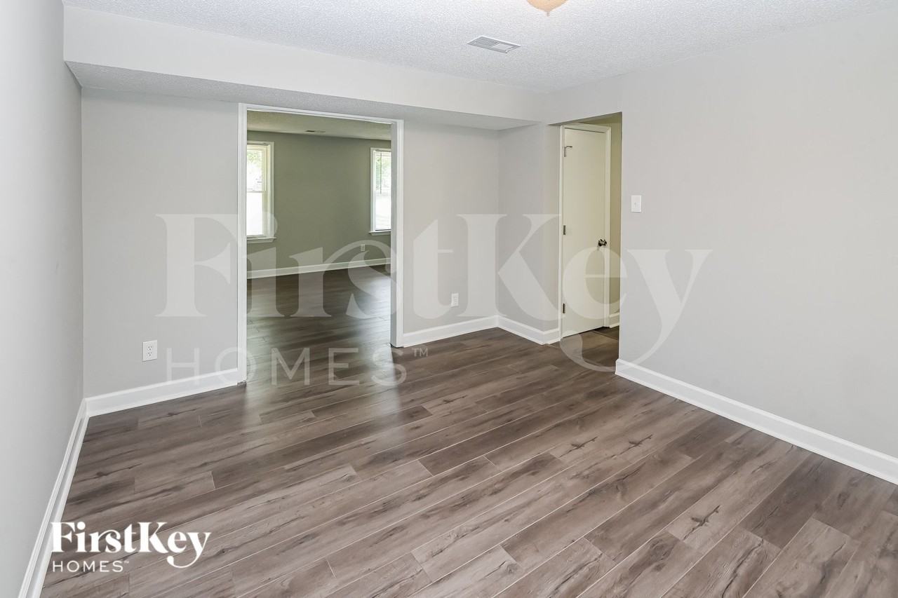 10800 Balbriggan Ct - Photo 3 of 15
