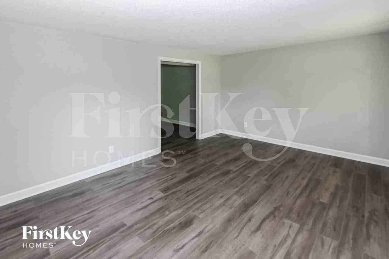 10800 Balbriggan Ct - Photo 4 of 15