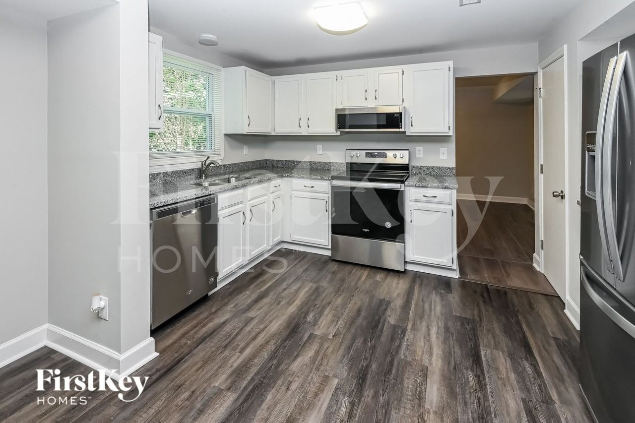 10800 Balbriggan Ct - Photo 7 of 15