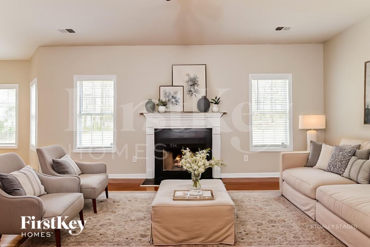 325 Madison Ave - Photo 3 of 18