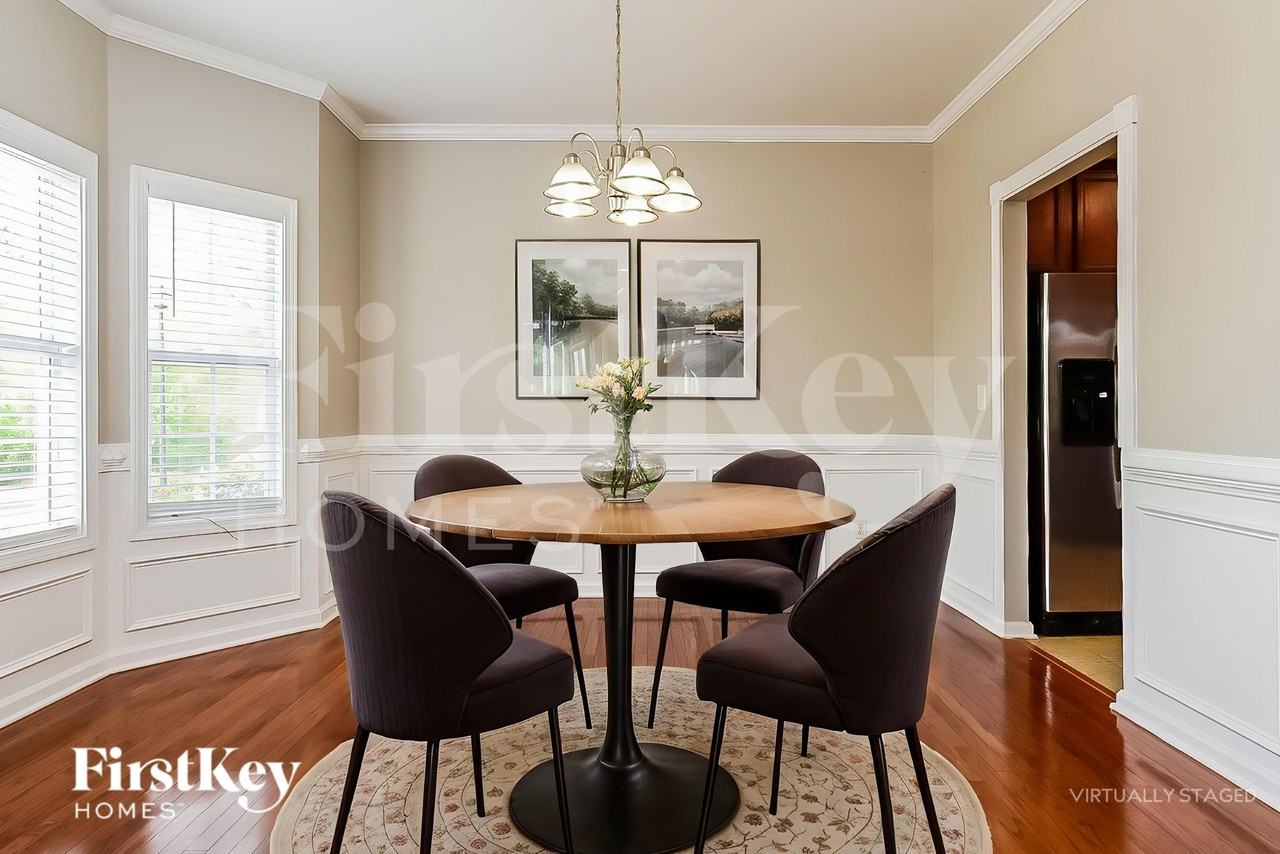 325 Madison Ave - Photo 5 of 18