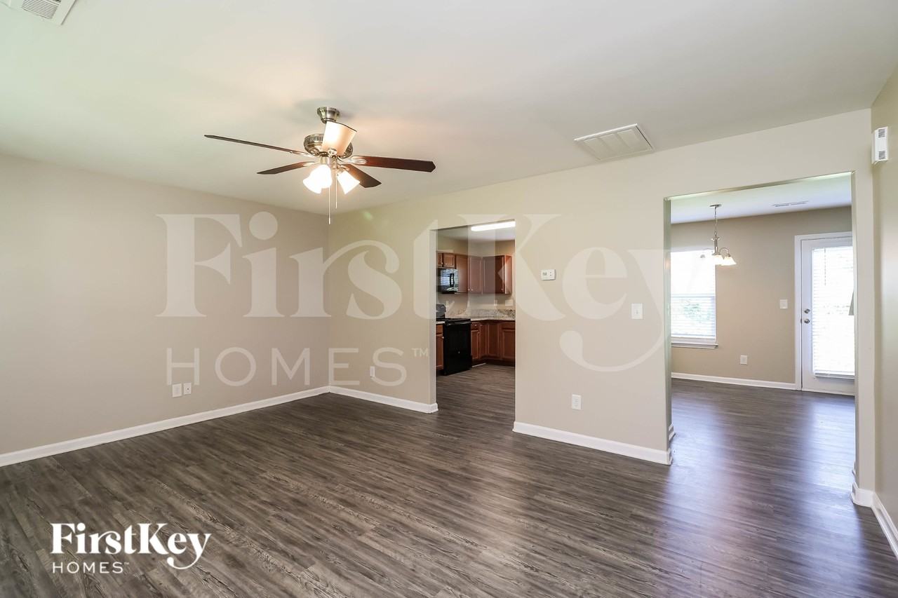 910 Park Rd - Photo 5 of 19