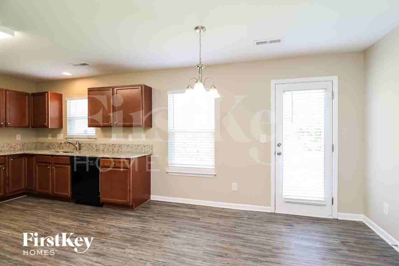 910 Park Rd - Photo 6 of 19