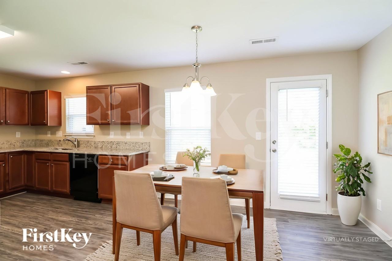 910 Park Rd - Photo 7 of 19