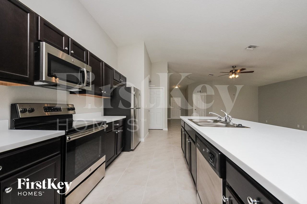 1490 Paramount Ave Se - Photo 6 of 16