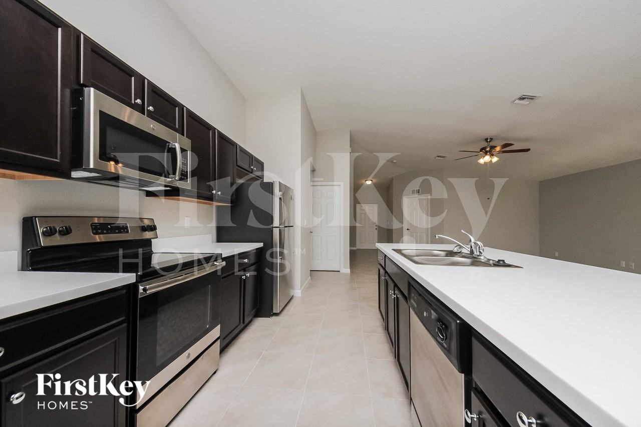 1490 Paramount Ave Se - Photo 7 of 16