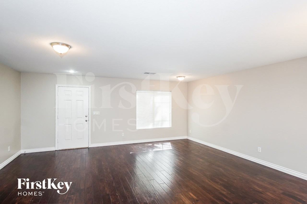 4904 Naff Ridge Dr - Photo 2 of 15