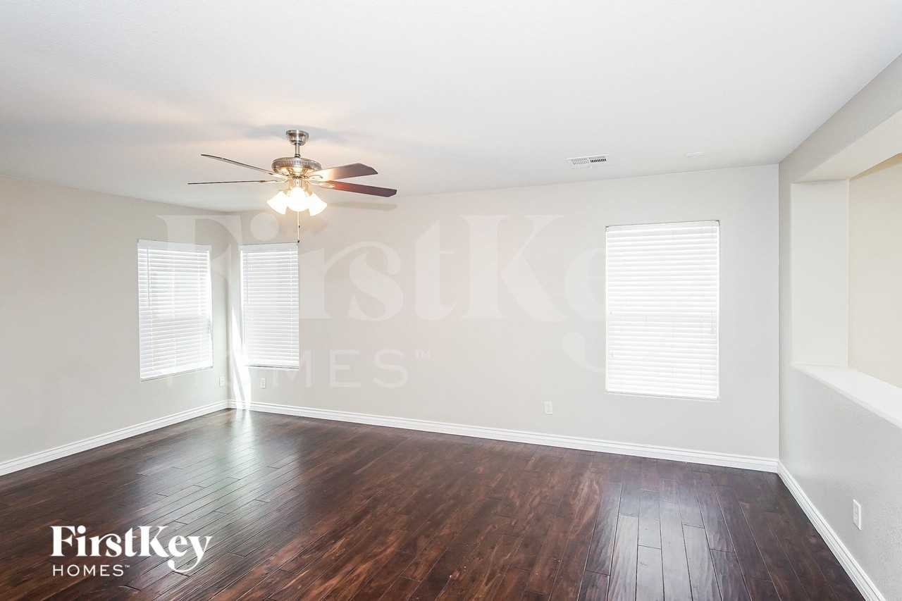4904 Naff Ridge Dr - Photo 3 of 15