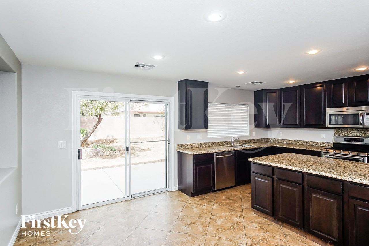 4904 Naff Ridge Dr - Photo 4 of 15