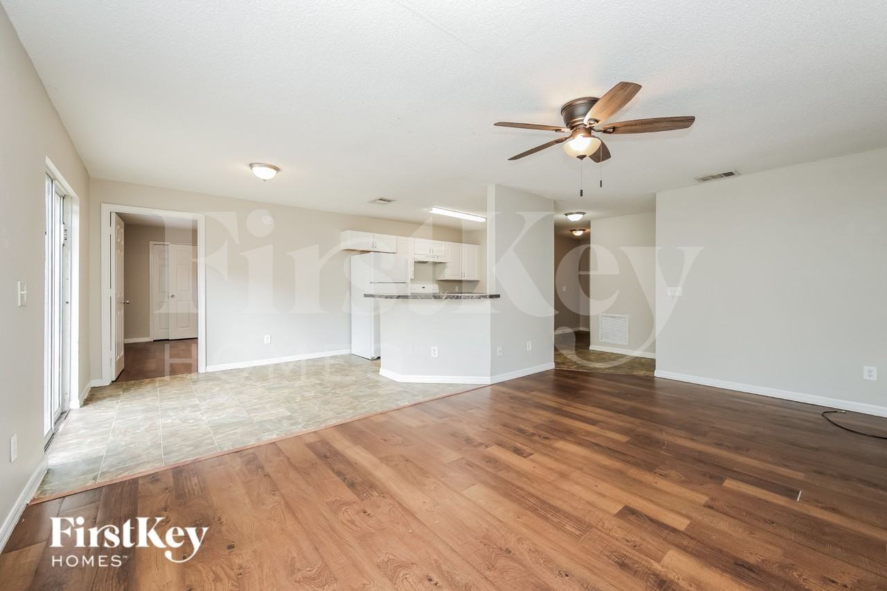420 Clay St - Photo 4 of 16