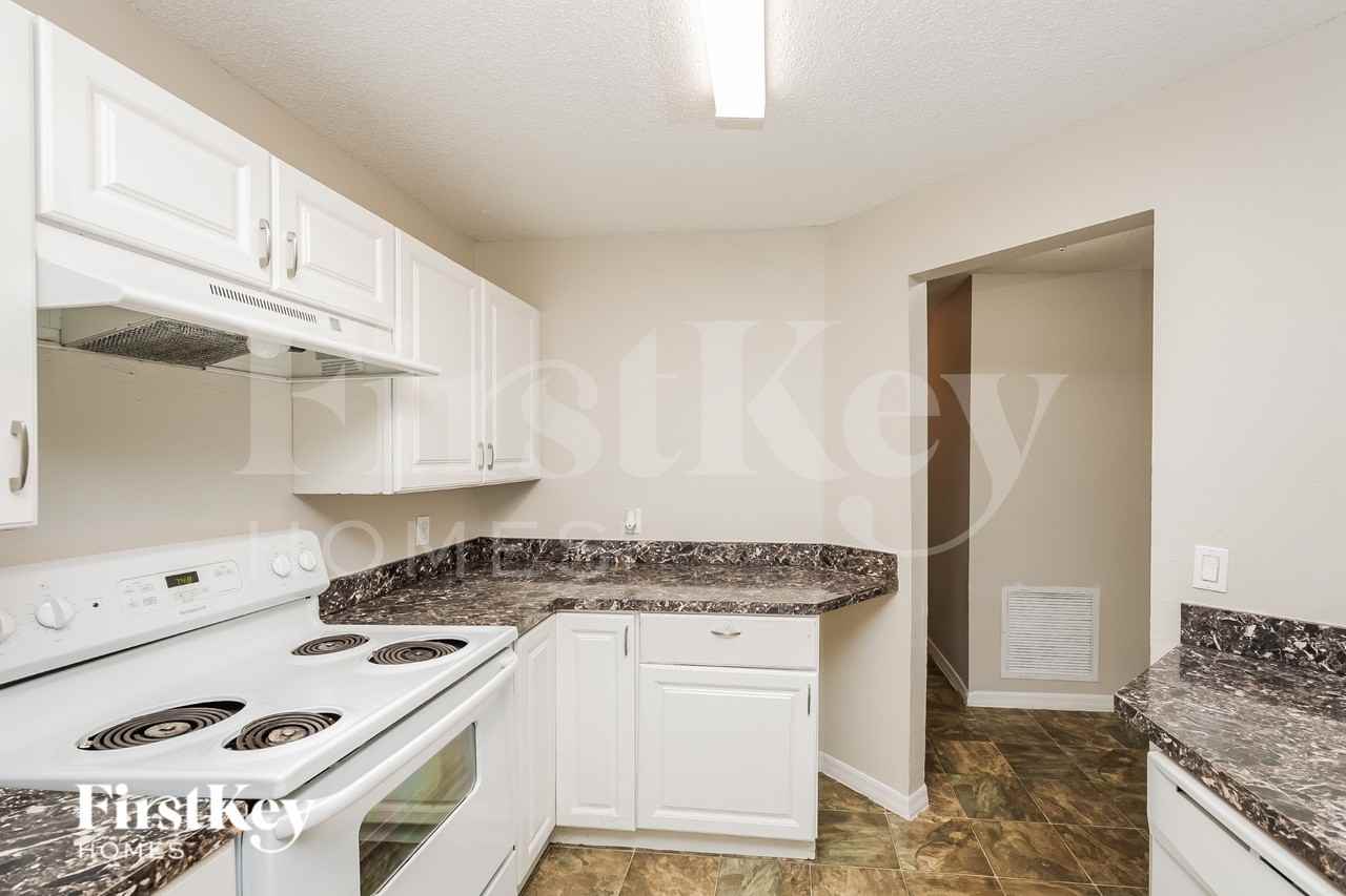 420 Clay St - Photo 5 of 16