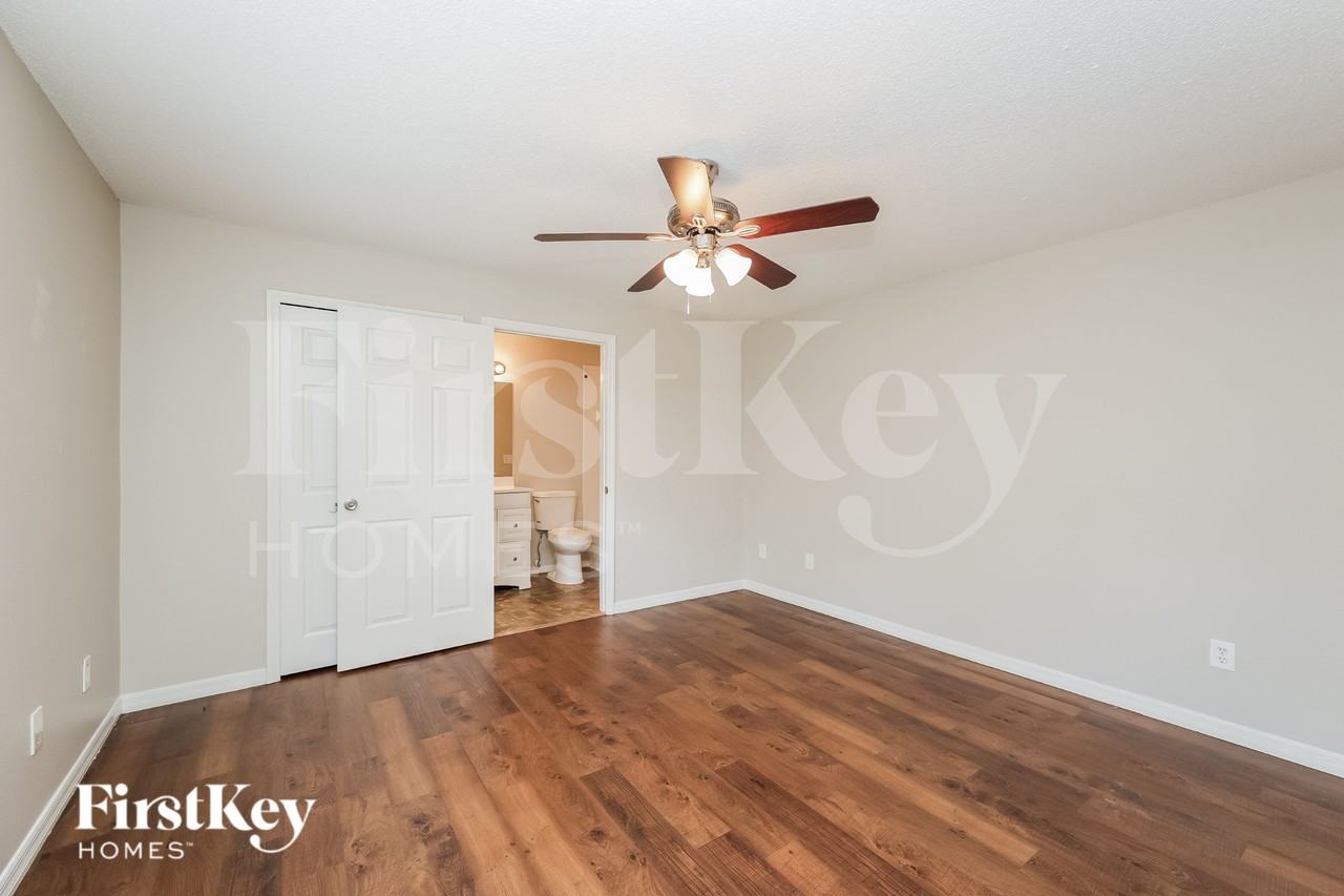 420 Clay St - Photo 7 of 16