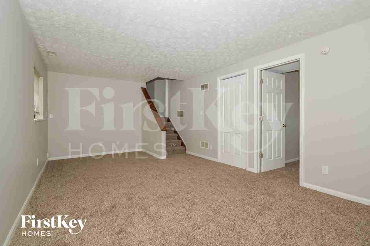 4030 Harmony Dr - Photo 3 of 15