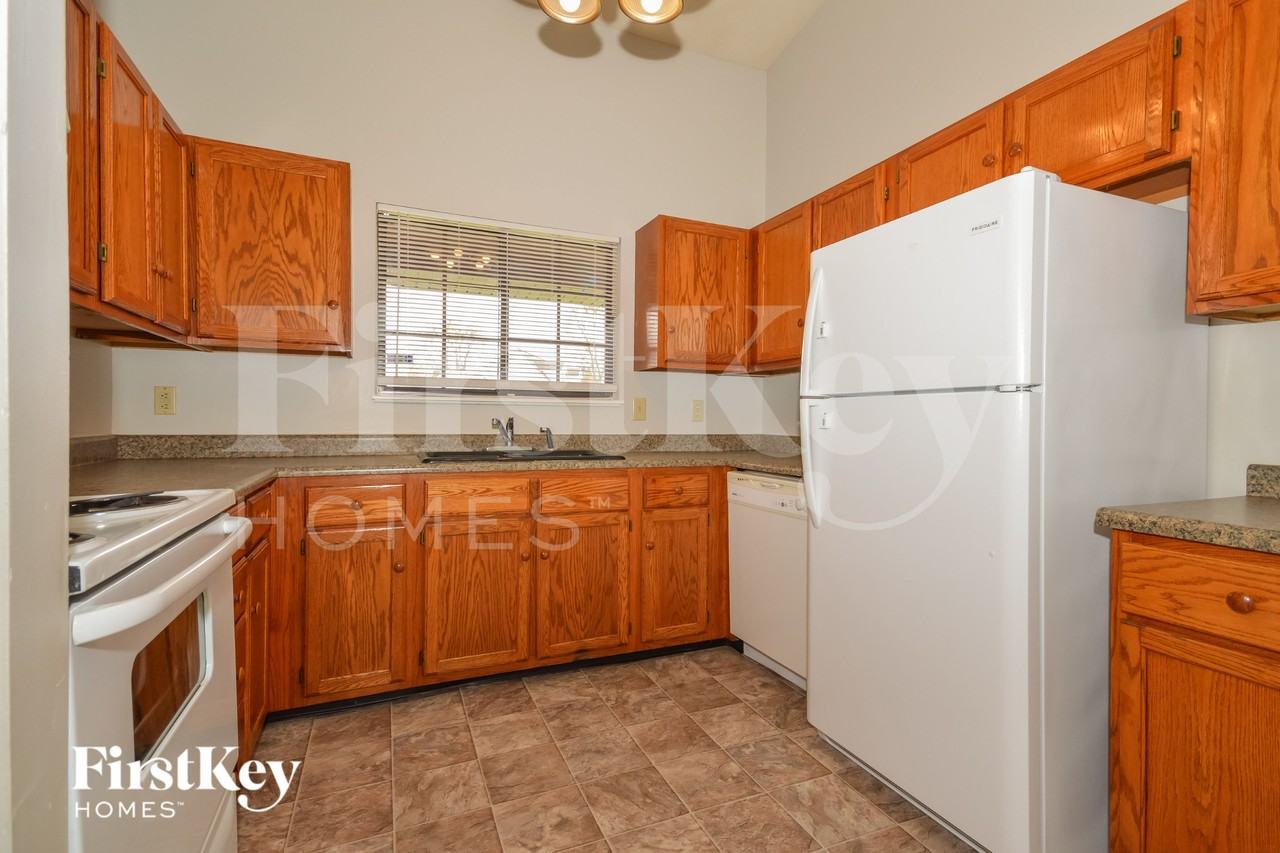 4030 Harmony Dr - Photo 5 of 15