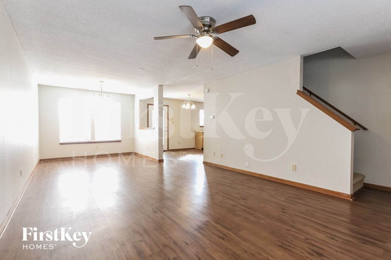 301 Sunbeam Ln - Photo 2 of 15