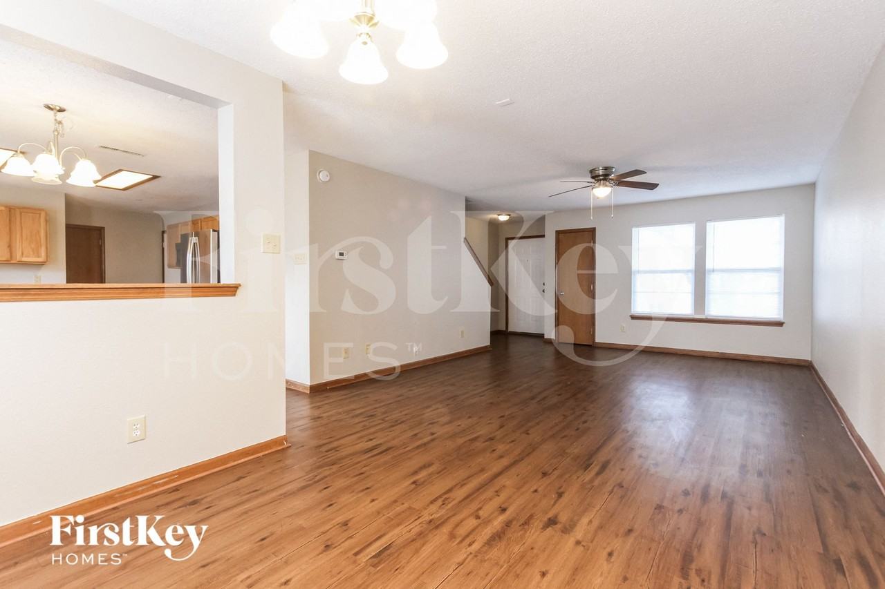 301 Sunbeam Ln - Photo 3 of 15