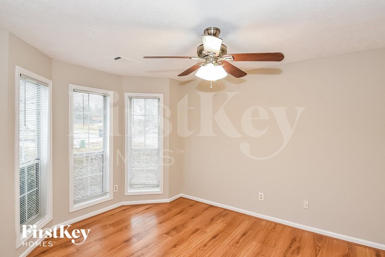 276 Due West Dr - Photo 2 of 15
