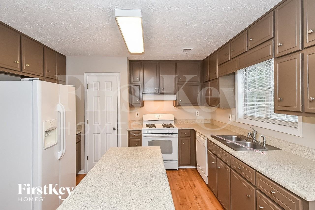 276 Due West Dr - Photo 5 of 15