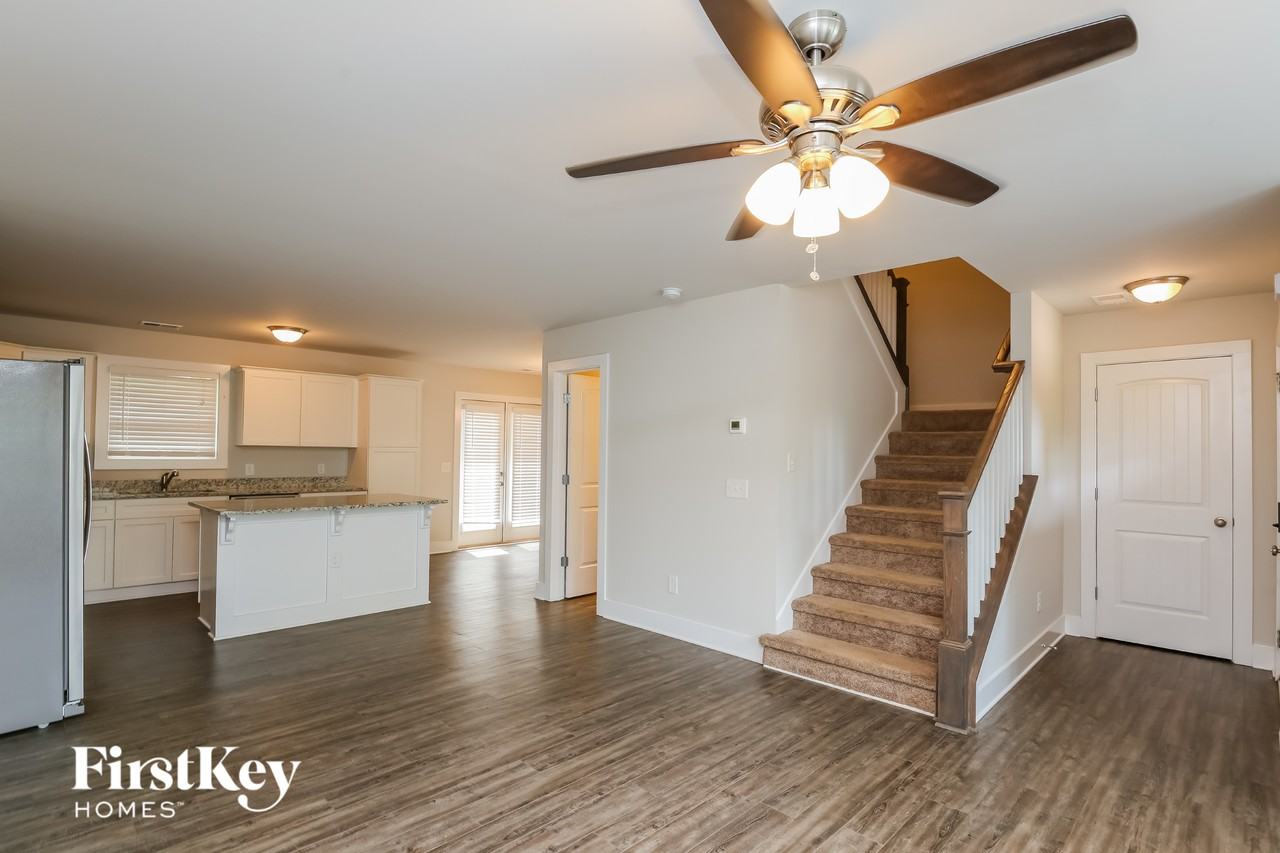2375 Belaire Dr - Photo 2 of 15