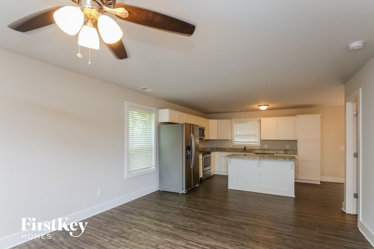 2375 Belaire Dr - Photo 3 of 15