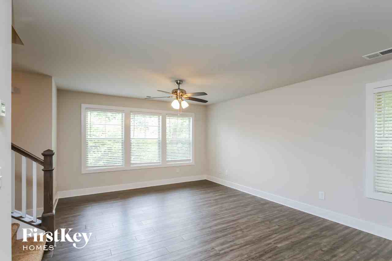 2375 Belaire Dr - Photo 4 of 15