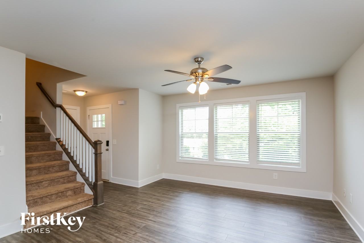 2375 Belaire Dr - Photo 5 of 15
