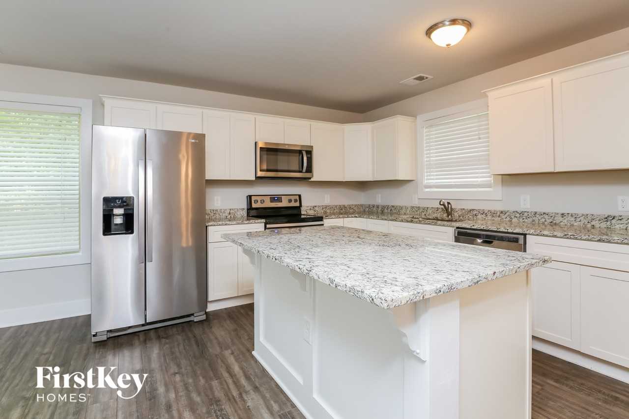 2375 Belaire Dr - Photo 6 of 15