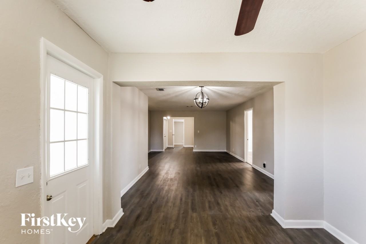 2330 N 67th Ave - Photo 4 of 16