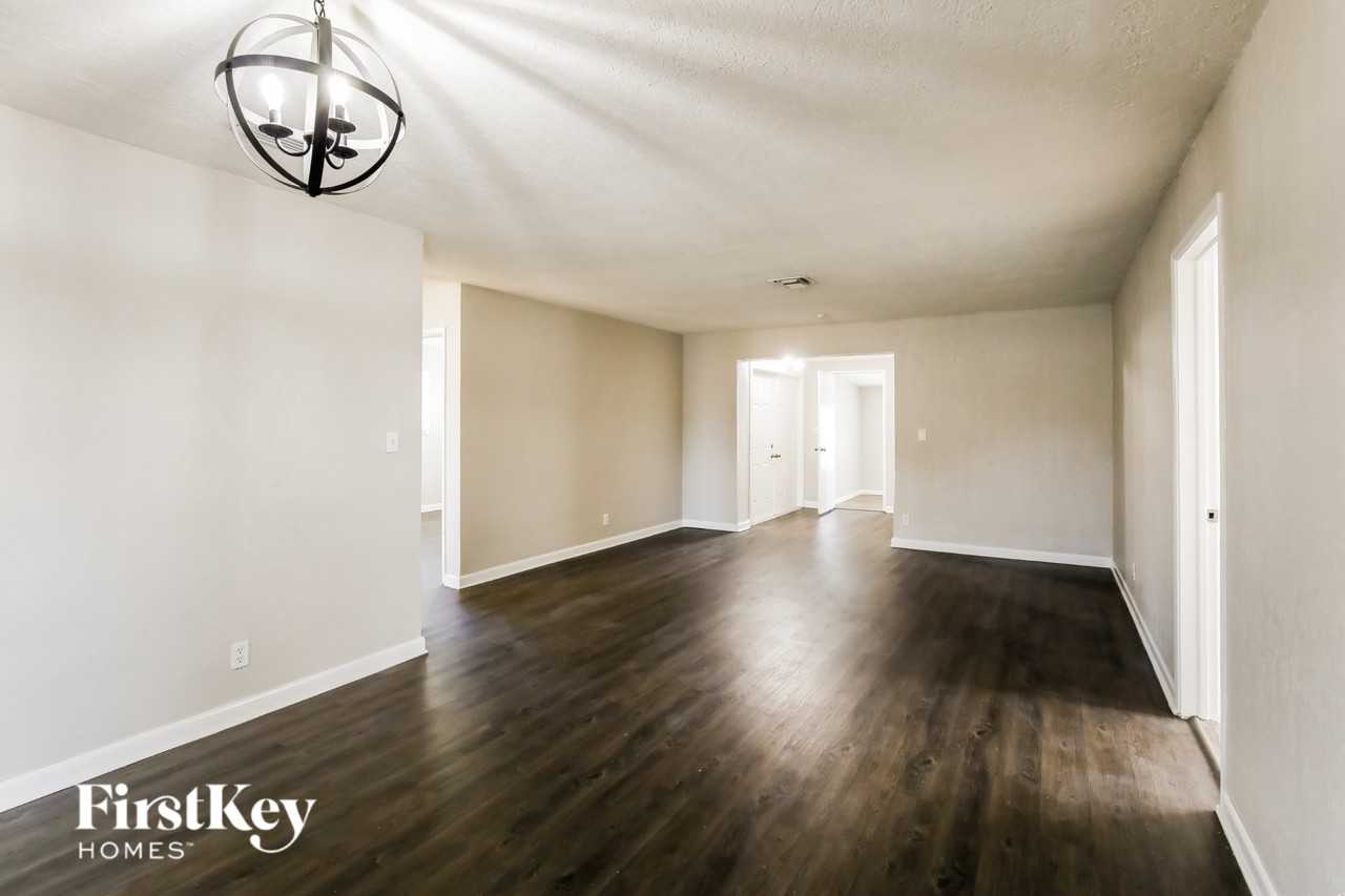 2330 N 67th Ave - Photo 5 of 16