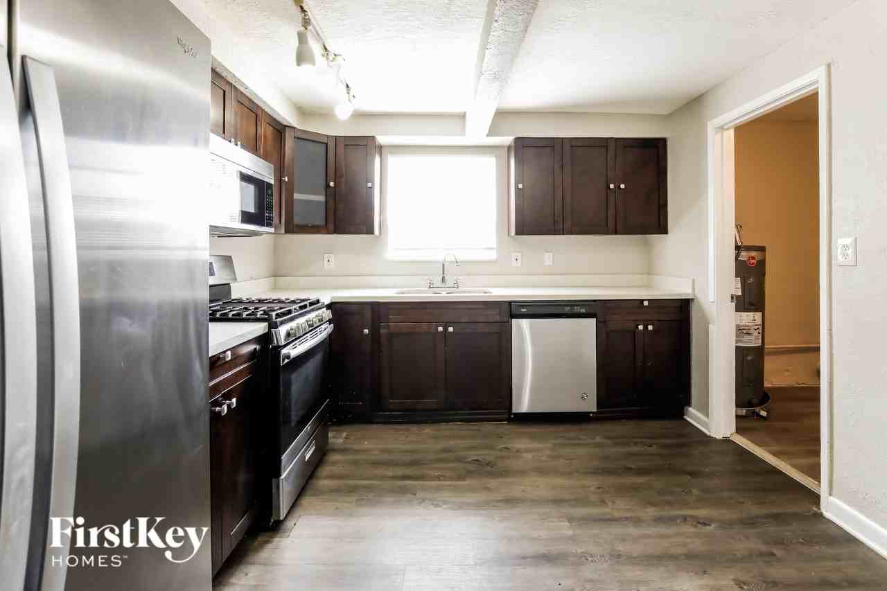 2330 N 67th Ave - Photo 6 of 16