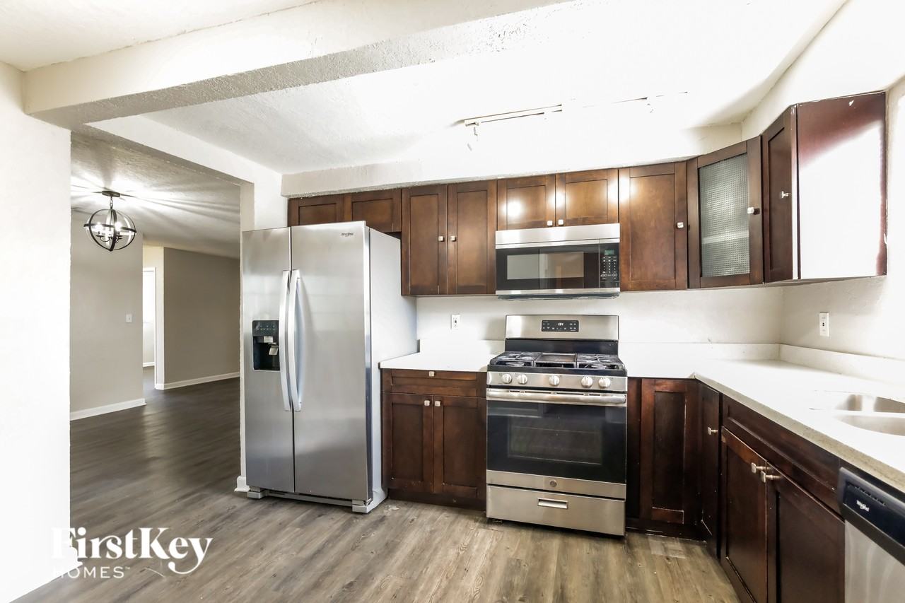 2330 N 67th Ave - Photo 7 of 16