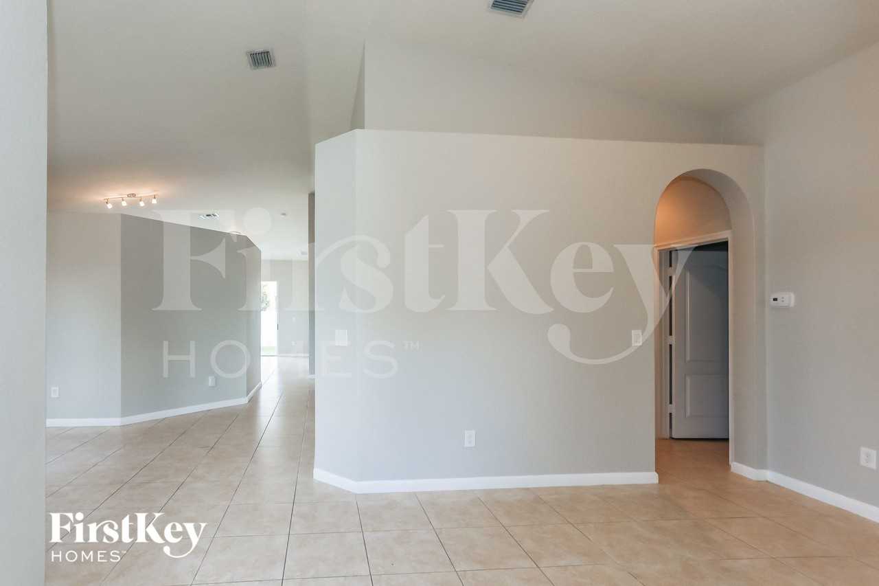 1700 Neplace - Photo 3 of 15