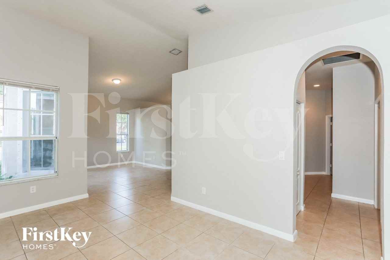 1700 Neplace - Photo 4 of 15