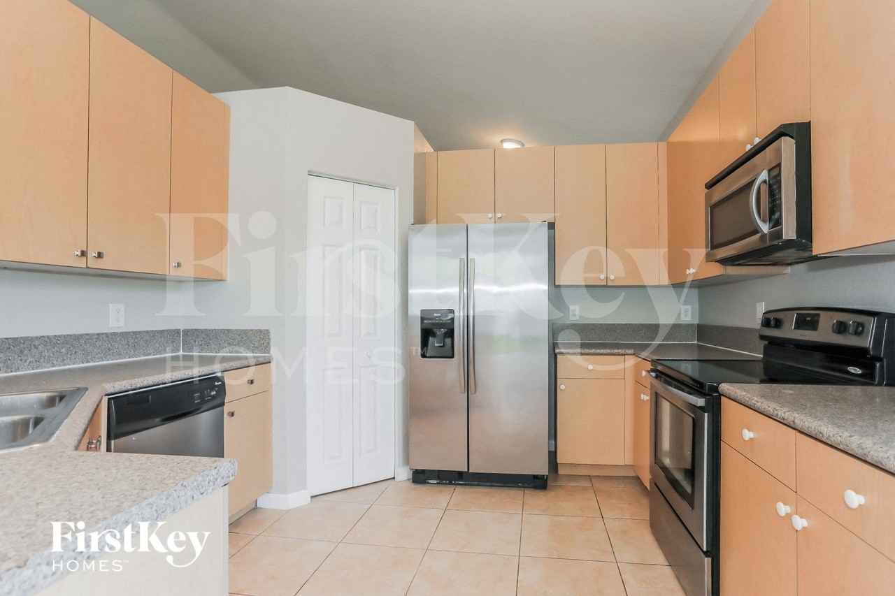 1700 Neplace - Photo 6 of 15