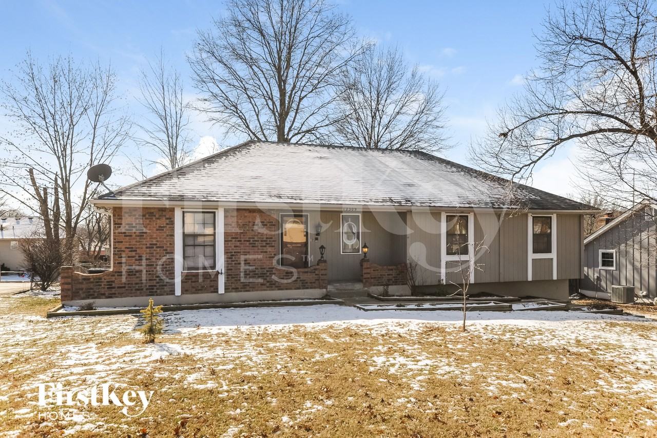 12309 E 59th St - Photo 2 of 15