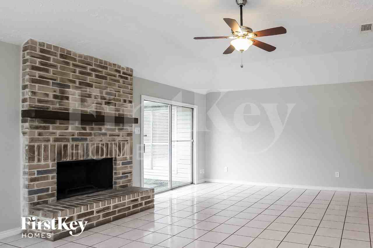 11431 Stoughton Dr - Photo 5 of 16